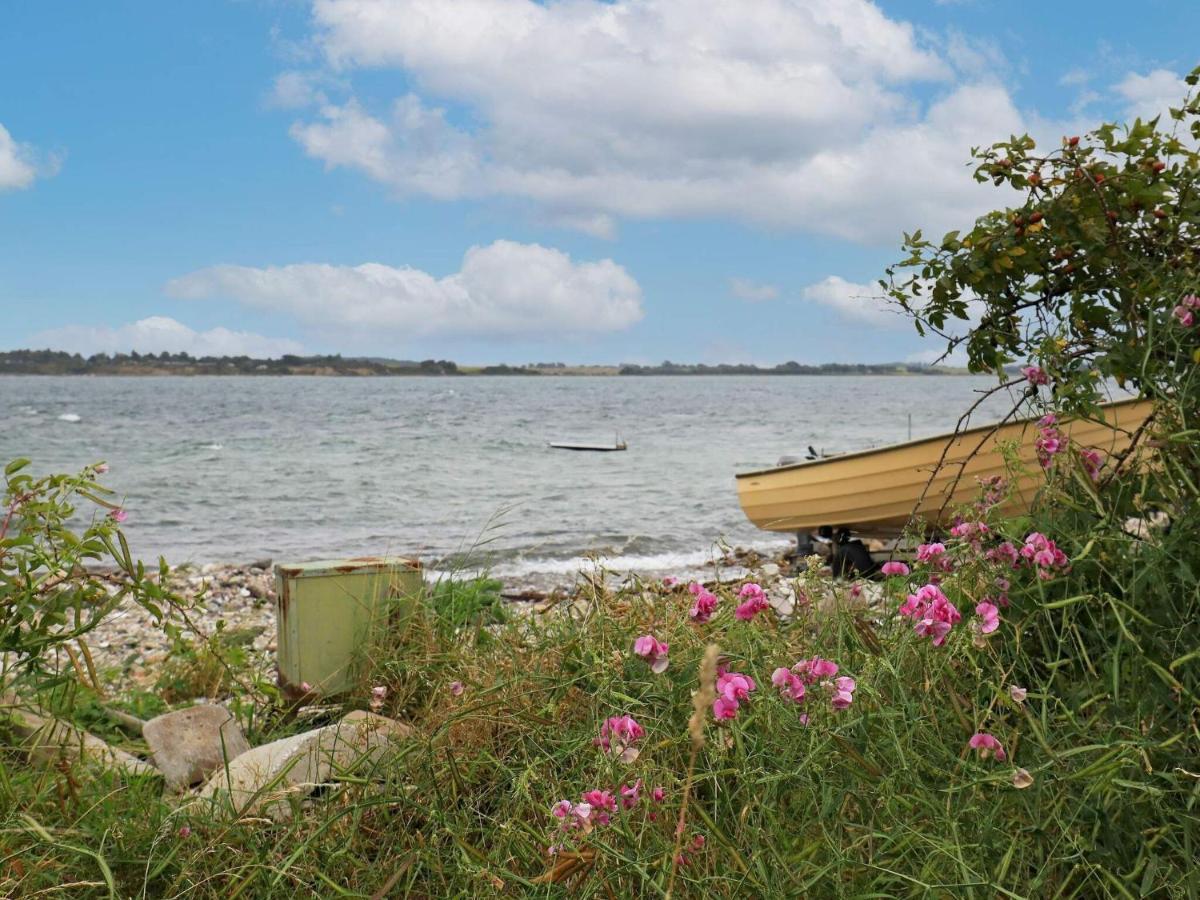 4 Person Holiday Home In Mesinge Eksteriør bilde