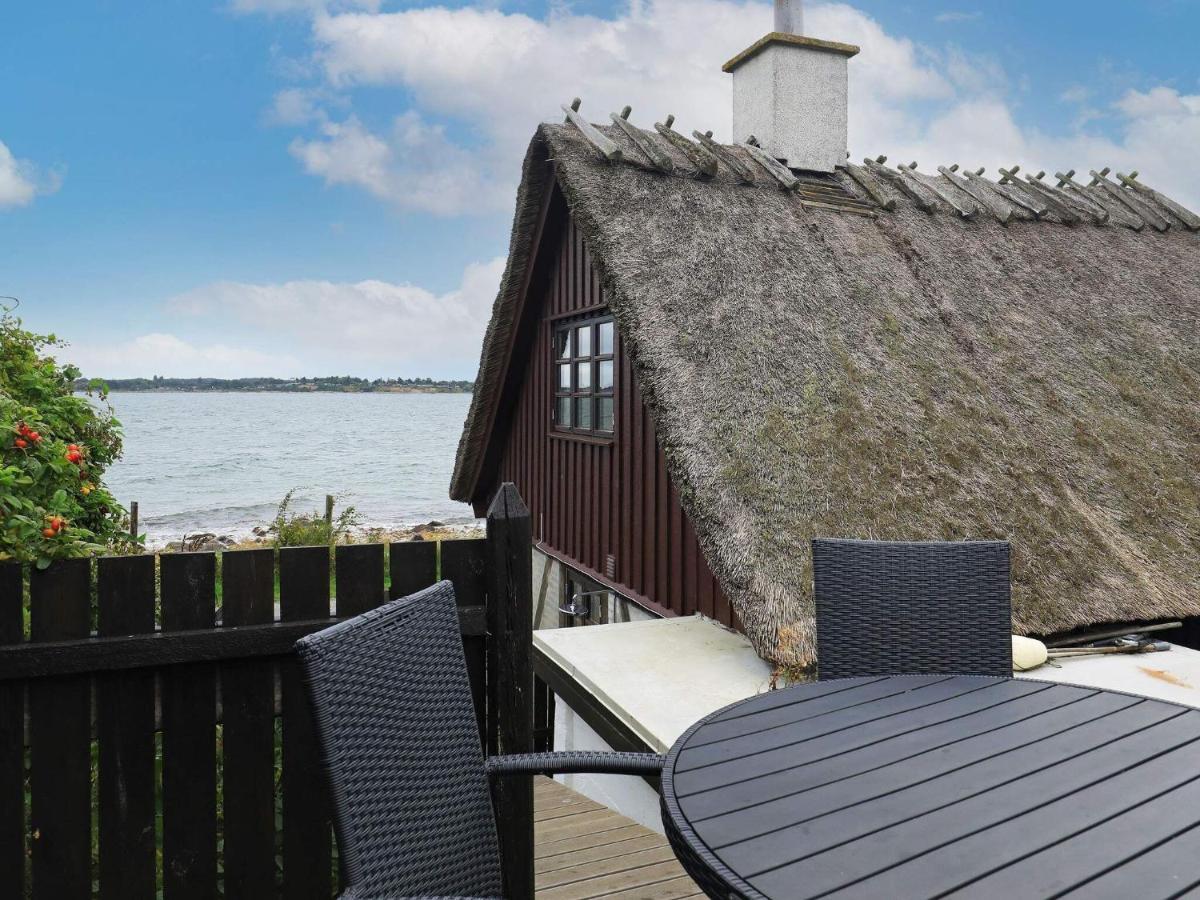 4 Person Holiday Home In Mesinge Eksteriør bilde