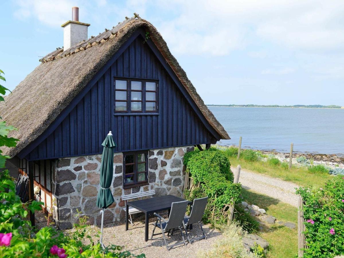 4 Person Holiday Home In Mesinge Eksteriør bilde
